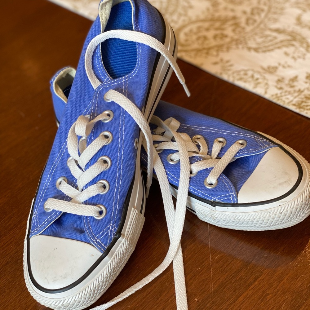 Converse All Star blue tennis shoes